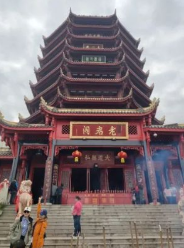 老君阁位于青城第一峰