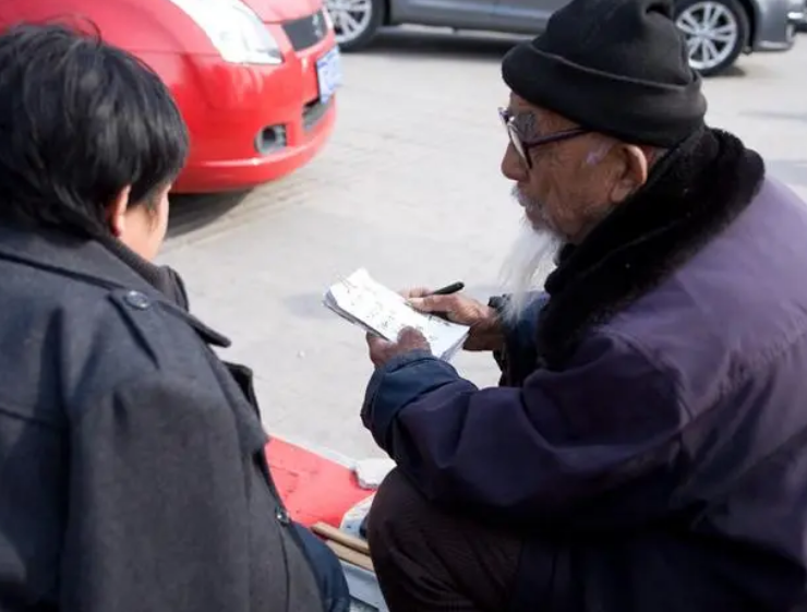 宜宾算命先生微信号是多少，算八字出名准确的师傅电话公布