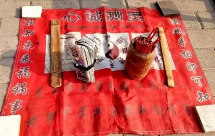 网上找师傅算卦一般要多少一次？收费五花八门！