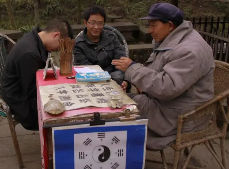 精准算命师傅是谁，怎么联系微信电话？
