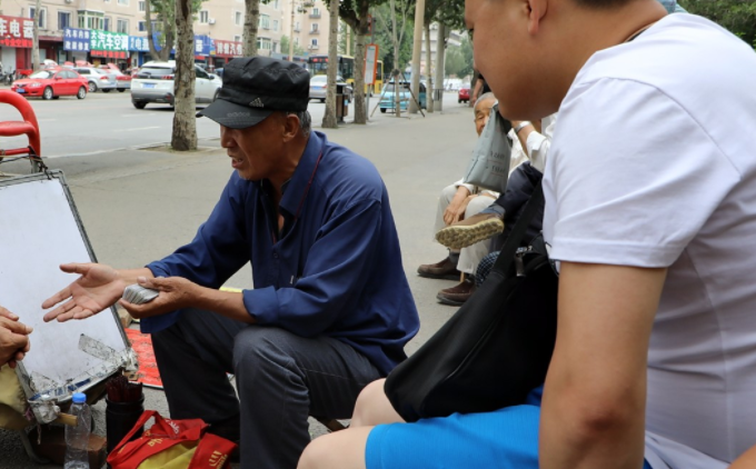 新疆阿勒泰比较灵的算命先生介绍、命理大师在线算命微信电话号码公布